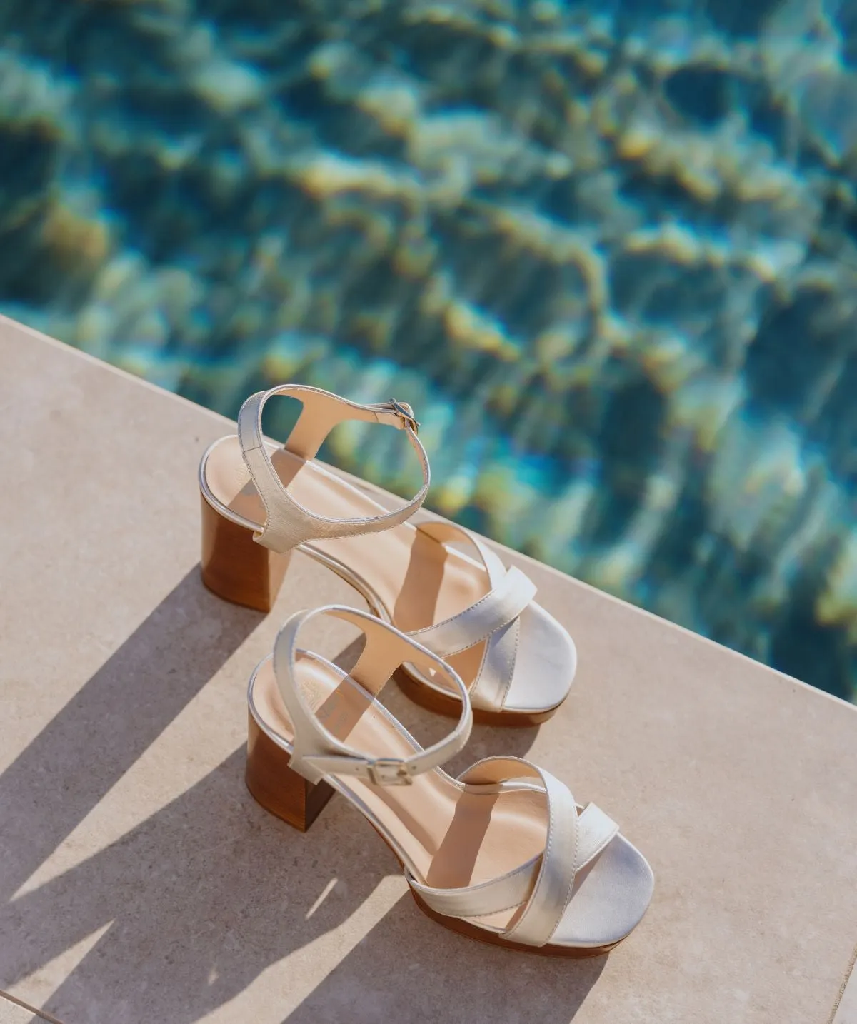 Finsbury Mia Champagne sandalen beige leer blokhak