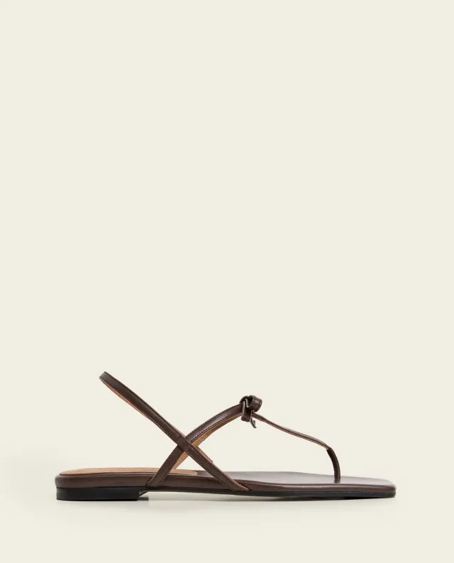 Flattered Sina Leather platte sandalen chocolate leer