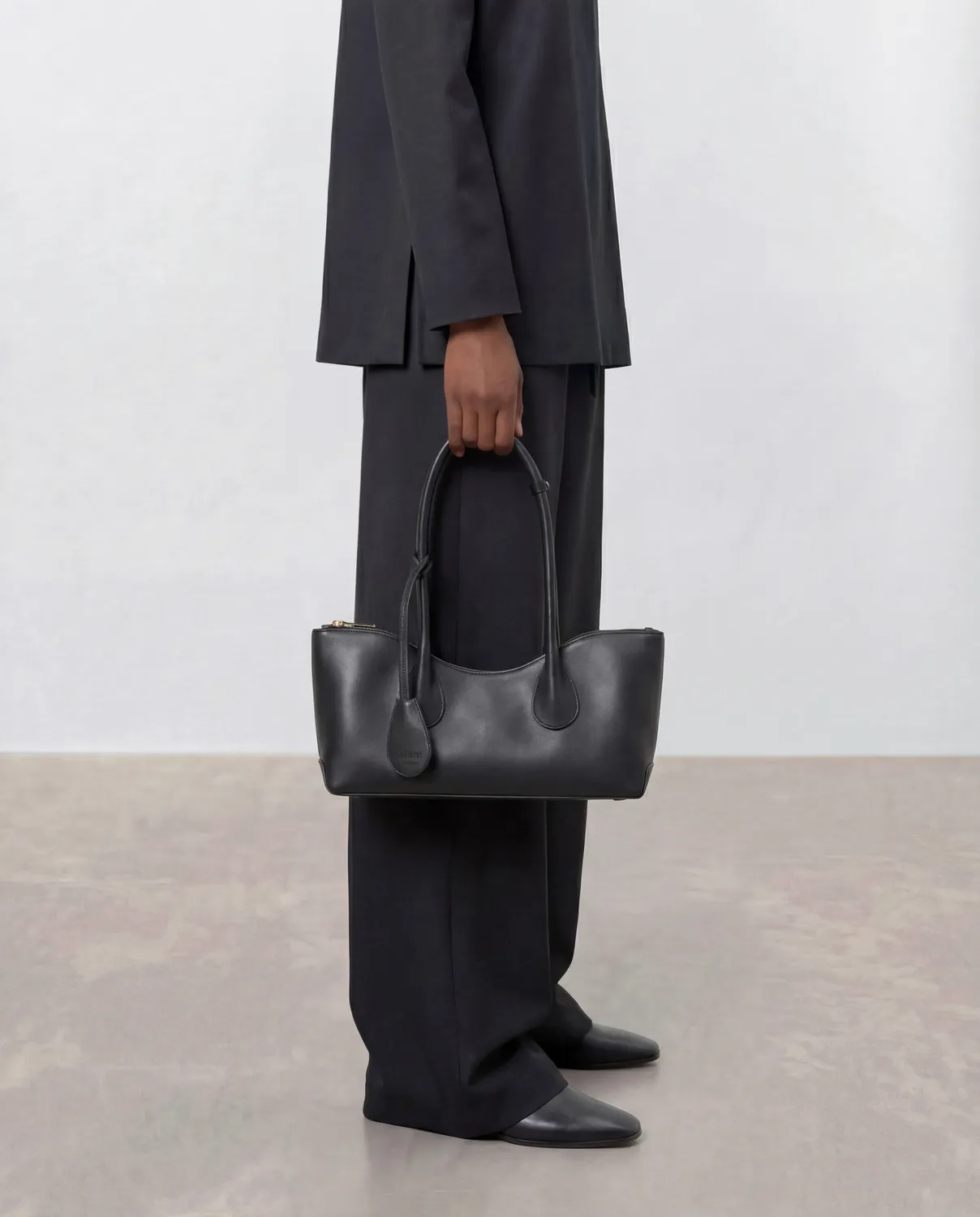 Flattered Gaia schoudertas zwart leer