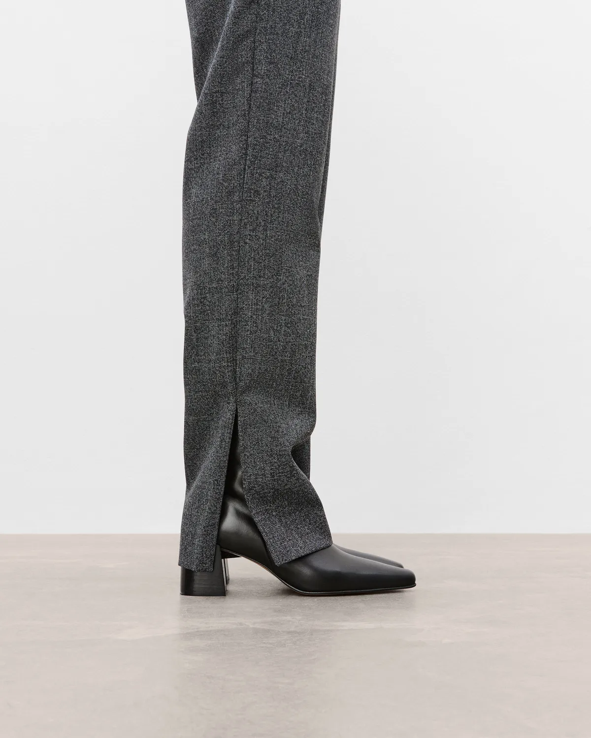 Flattered Gill Leather enkellaarzen zwart leer hak
