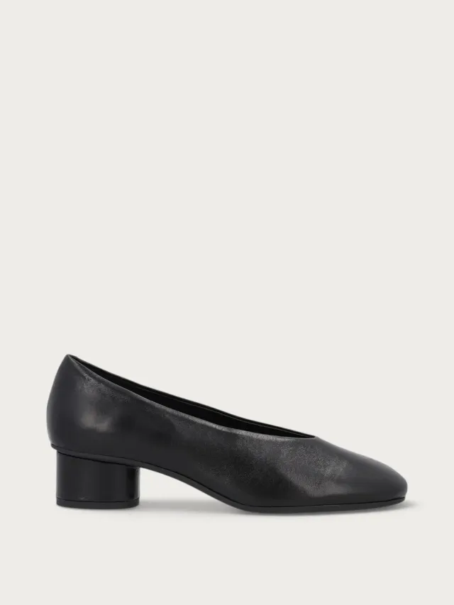 Frau Verona pumps zwart leer amandelneus blokhak