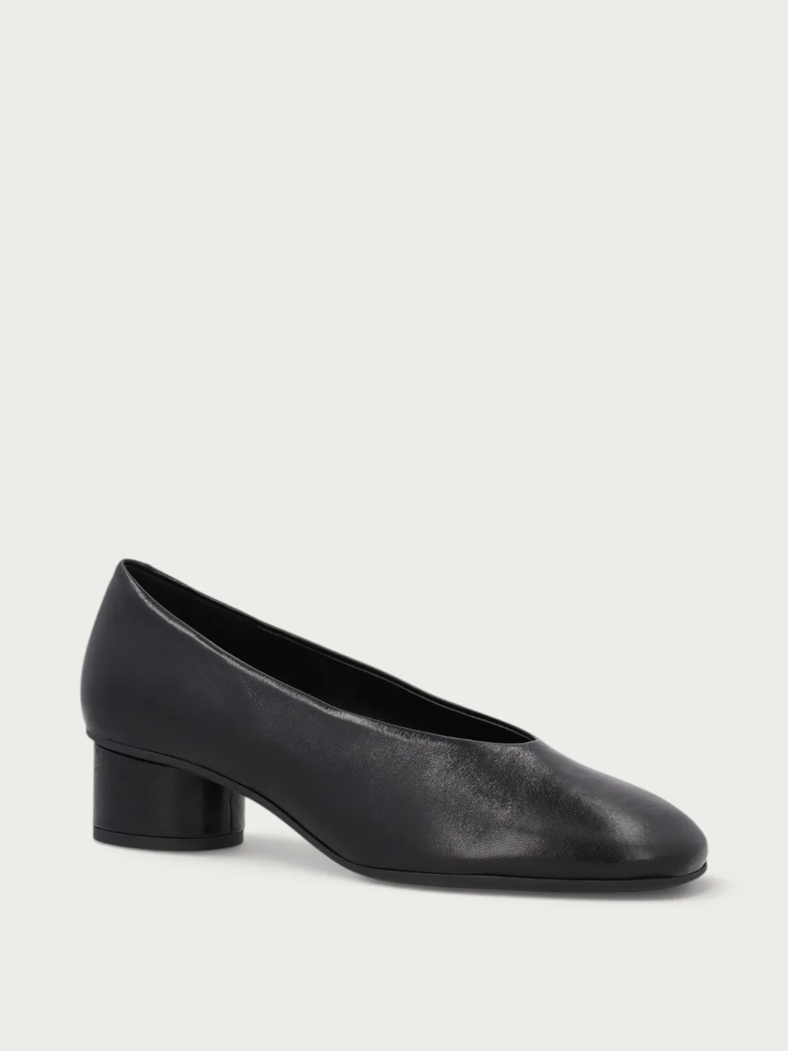 Frau Verona pumps zwart leer amandelneus blokhak