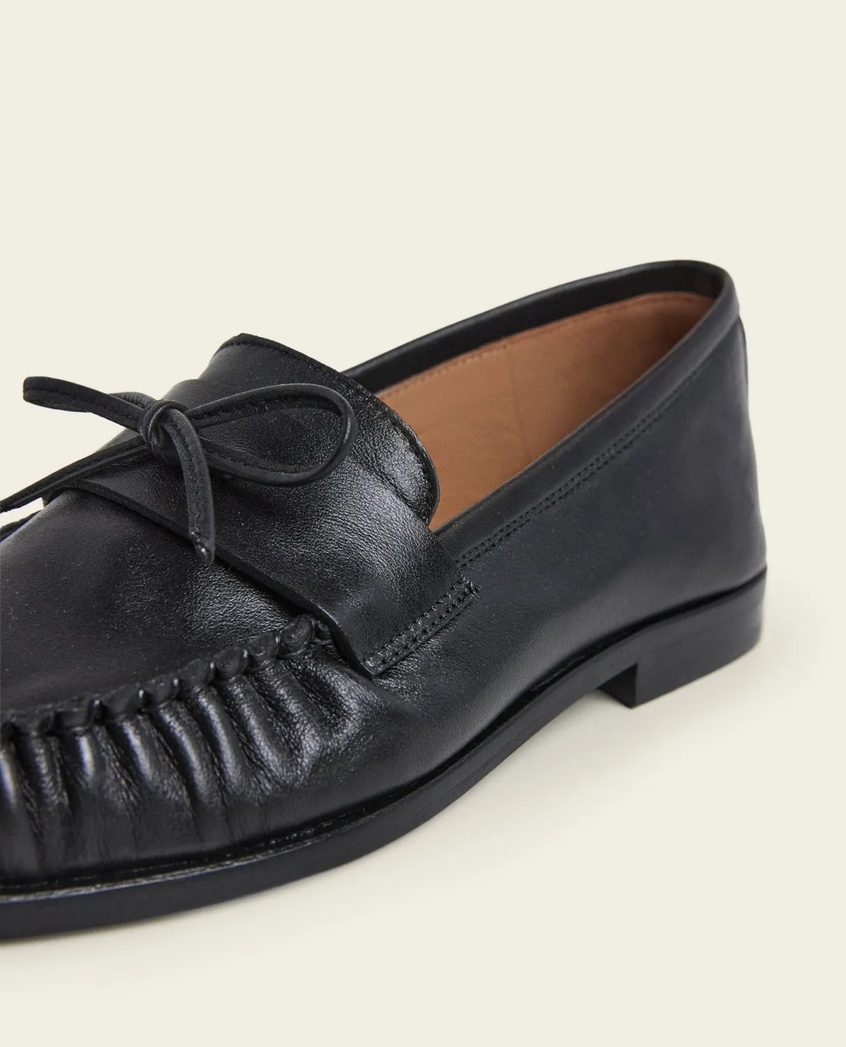 Flattered Dylan Leather Black loafers zwart strik