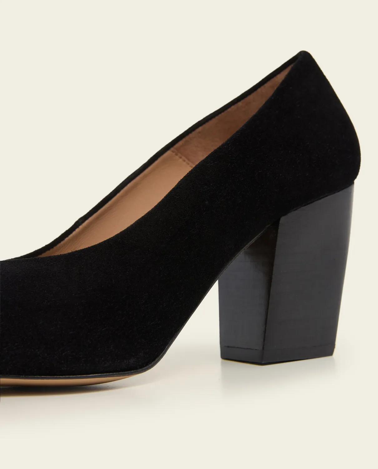 Flattered Angelina 65 suède pumps zwart blokhak