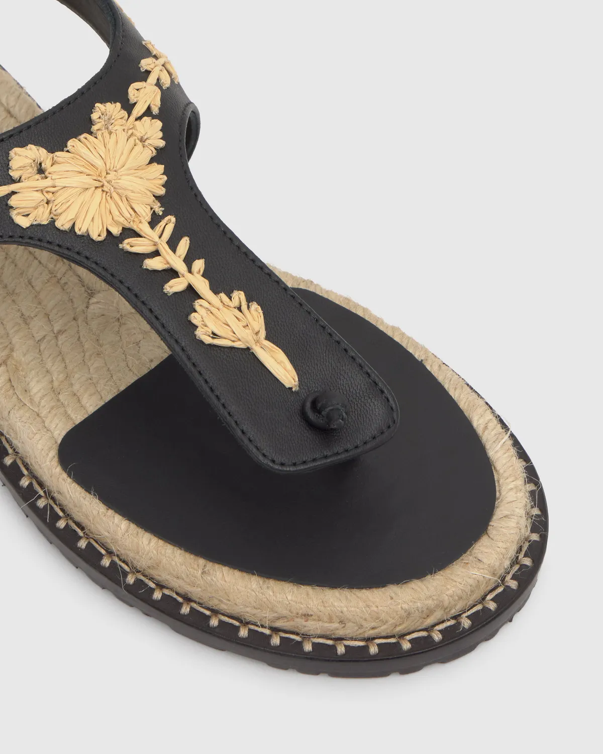 Castaner Pedra/280 sandalen zwart leer raffia plat