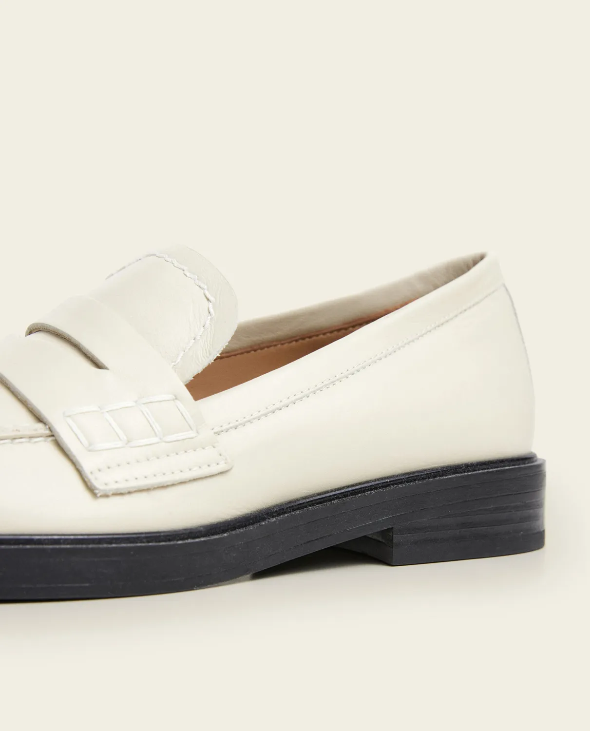 Flattered Sara Leather Creme loafers crème leer
