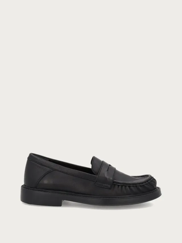 Frau Verona zwarte leren loafers geplooid
