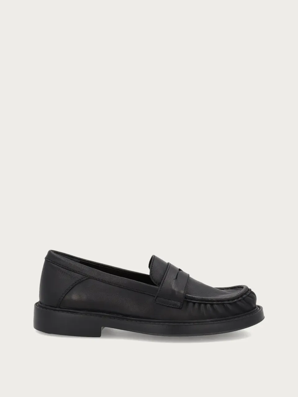 Frau Verona zwarte leren loafers geplooid