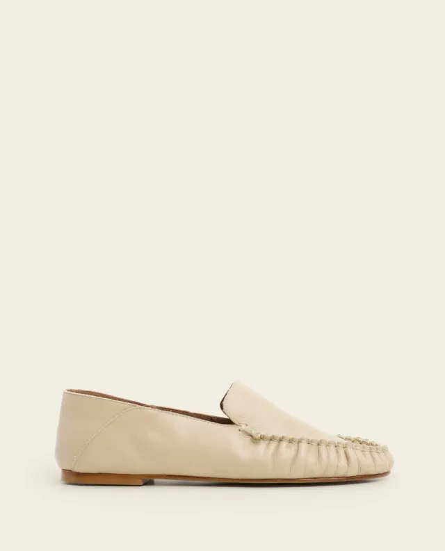 Flattered Bon Bon loafers beige leer plat