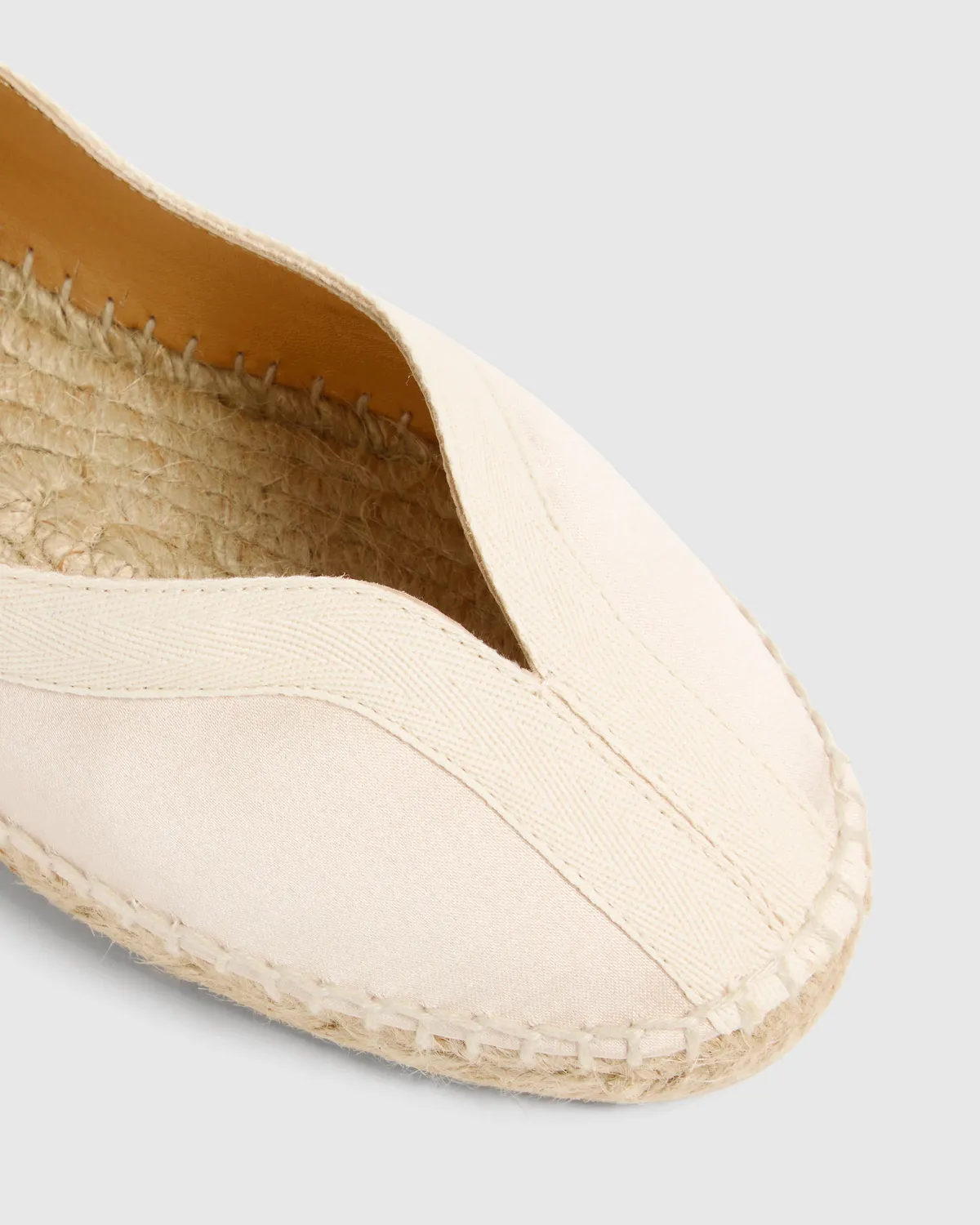 Castaner Kanu 129 ballerina’s champagne satijn lint
