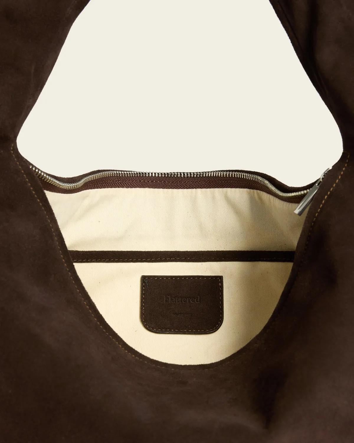 Flattered Alva schoudertas chocolate suède slouchy