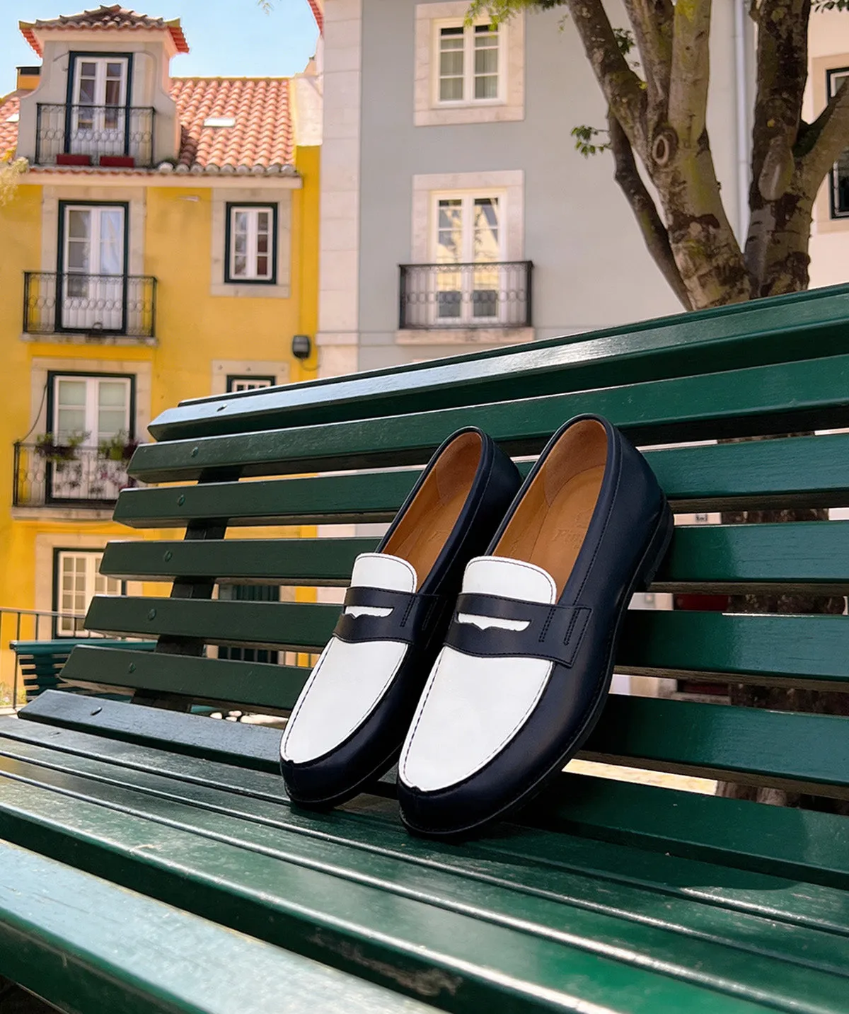 Finsbury Lilou loafer navy wit tweekleurig leer