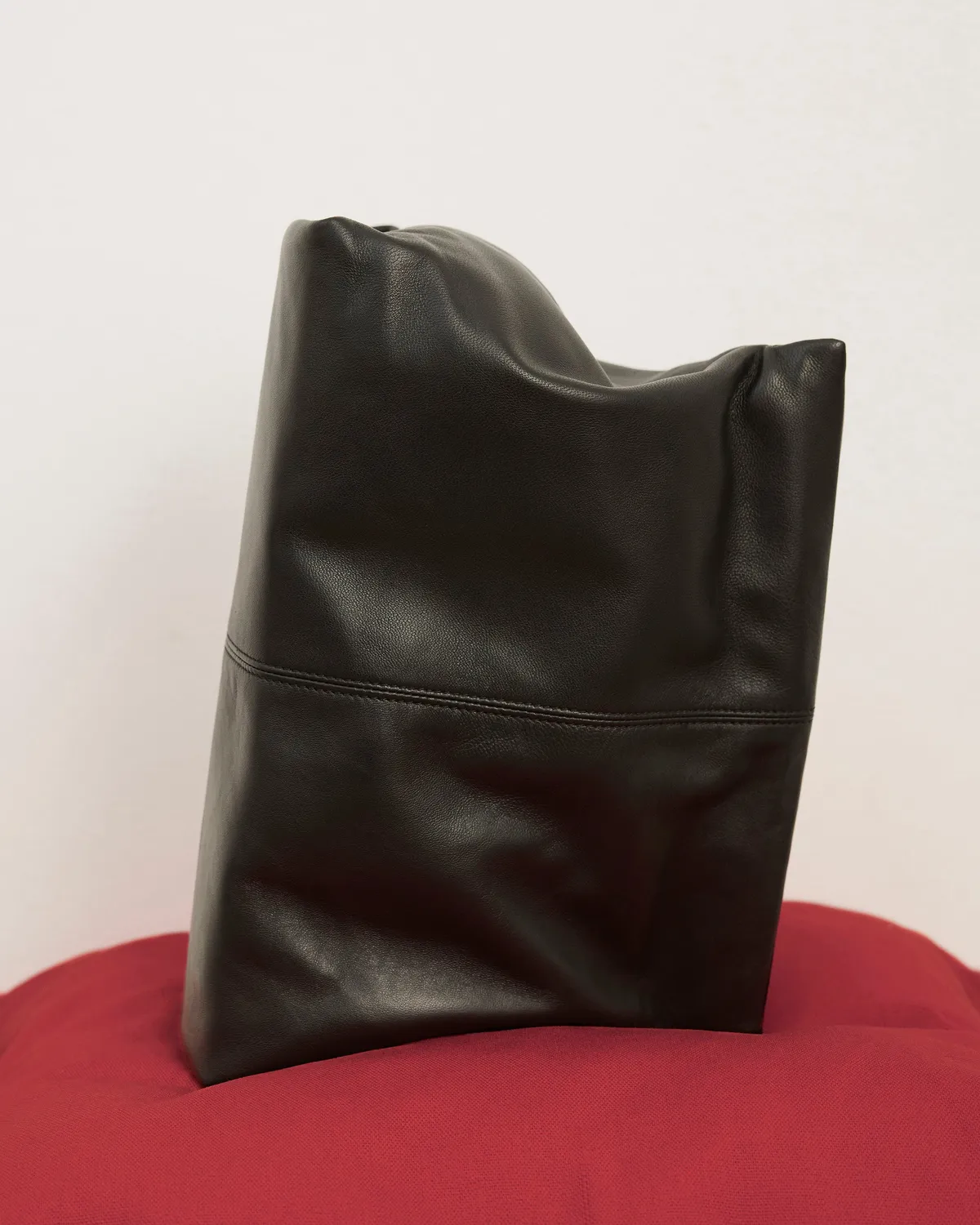 Flattered Clay Clutch tas zwart leer oversized