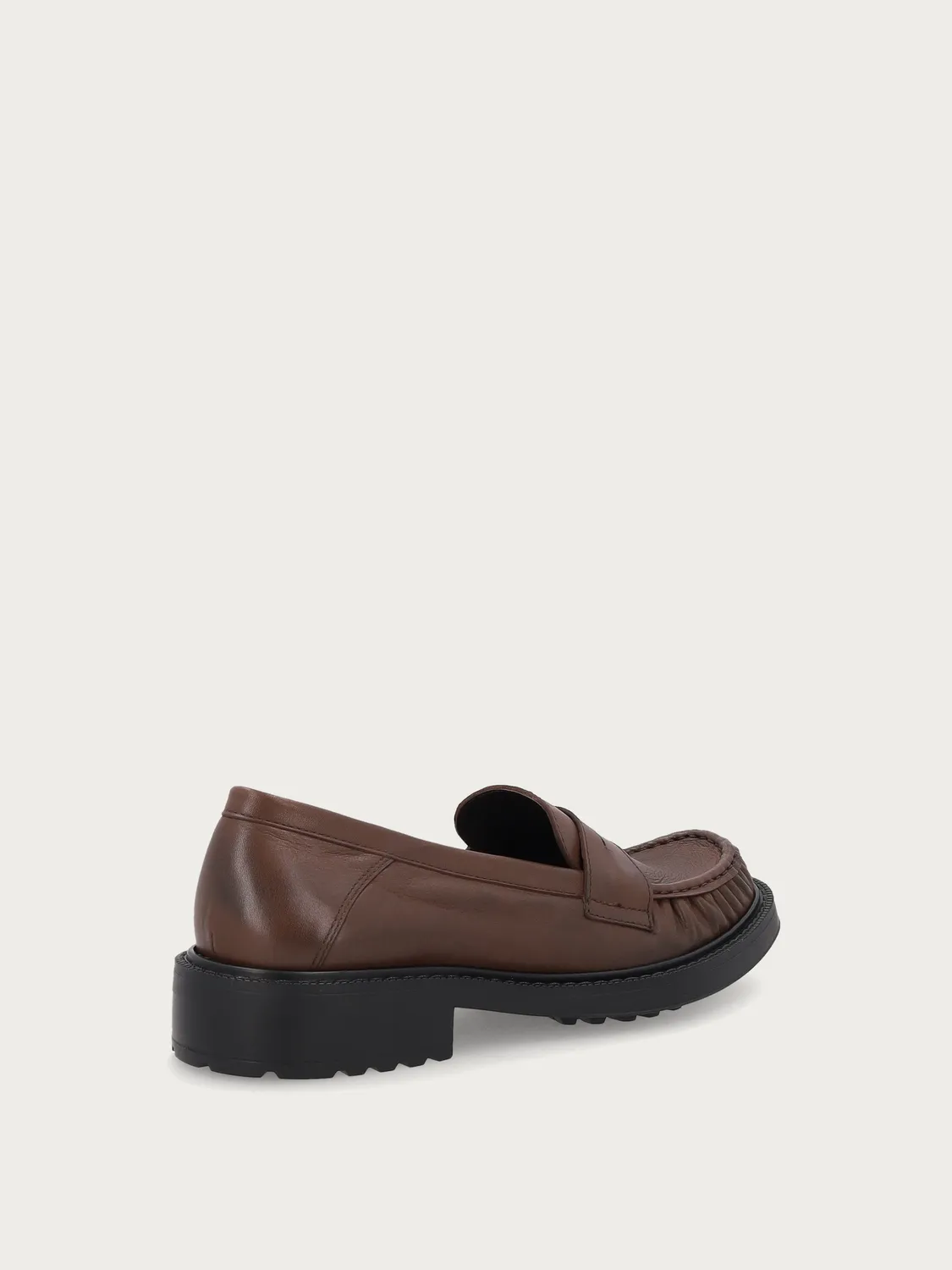 Frau Signature bruine leren loafers gerimpeld kalfsleer