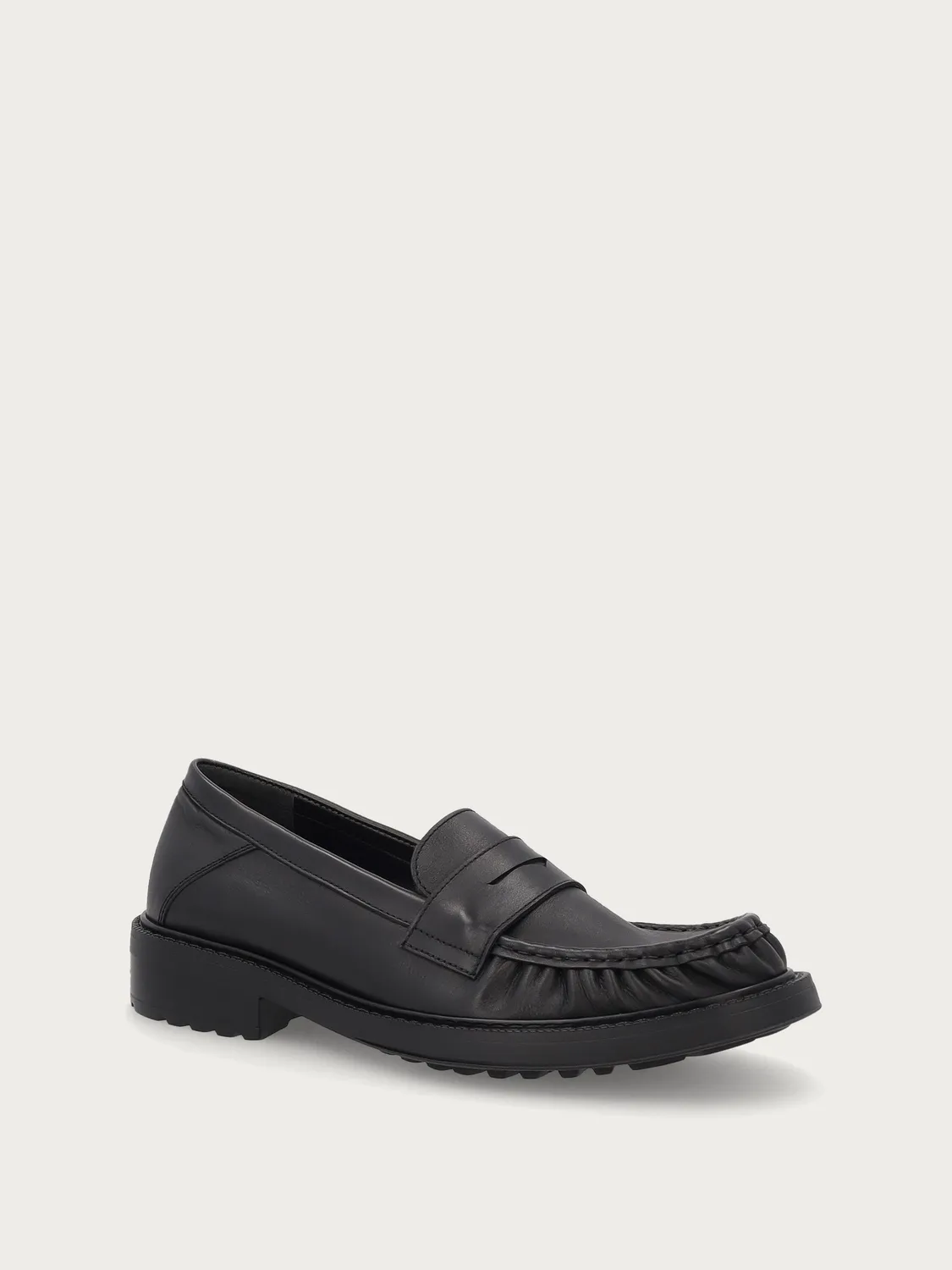 Frau Signature loafers zwart kalfsleer gerimpeld