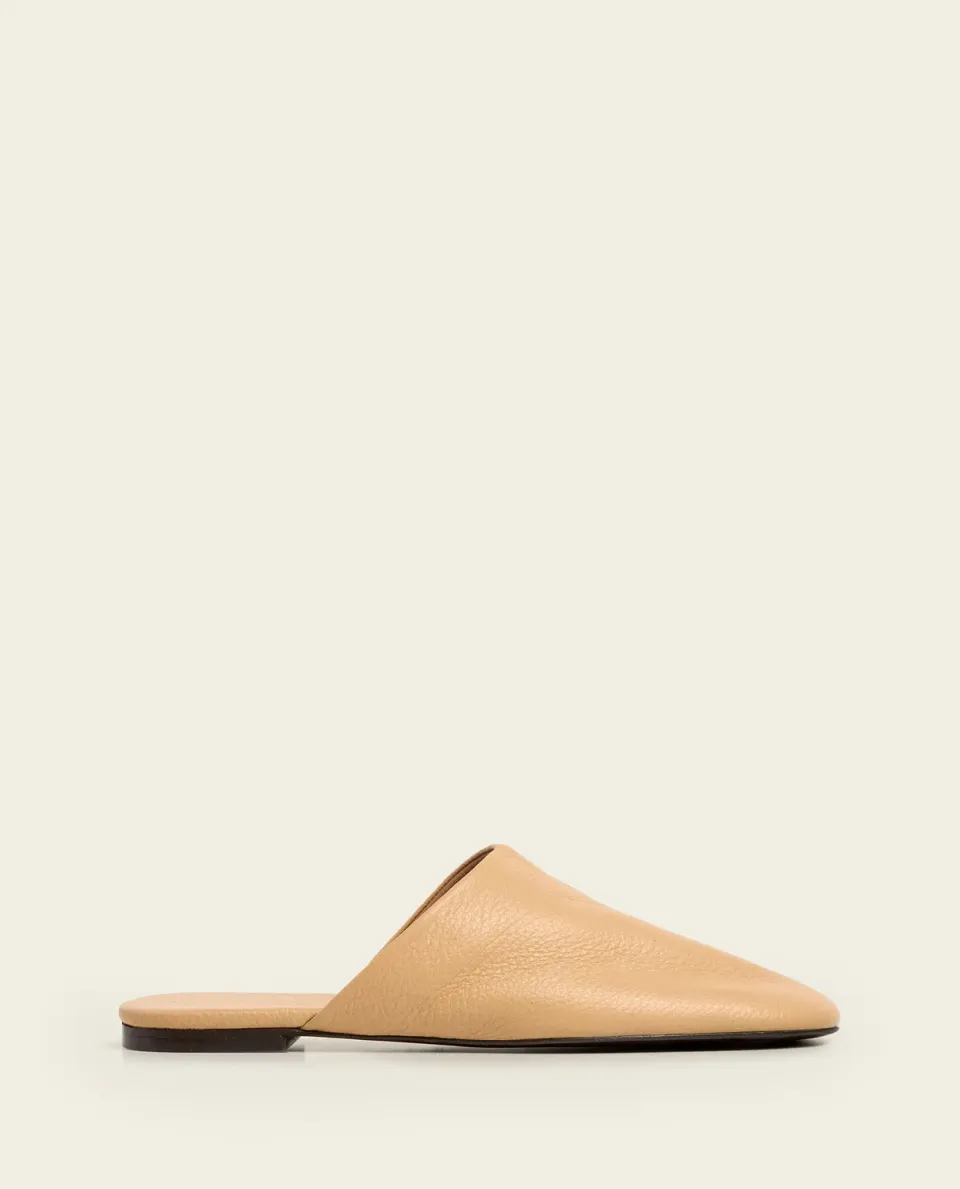 Flattered Maurine Grained Leather sloffen biscotti leer