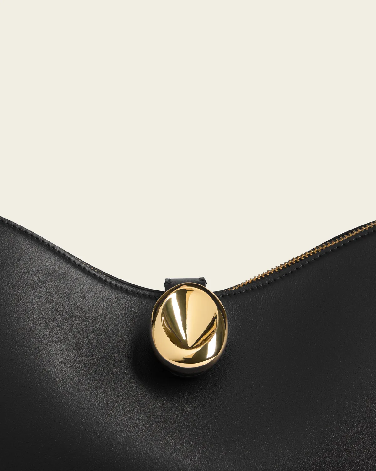 Flattered Gaia handtas zwart leer gouden sluiting