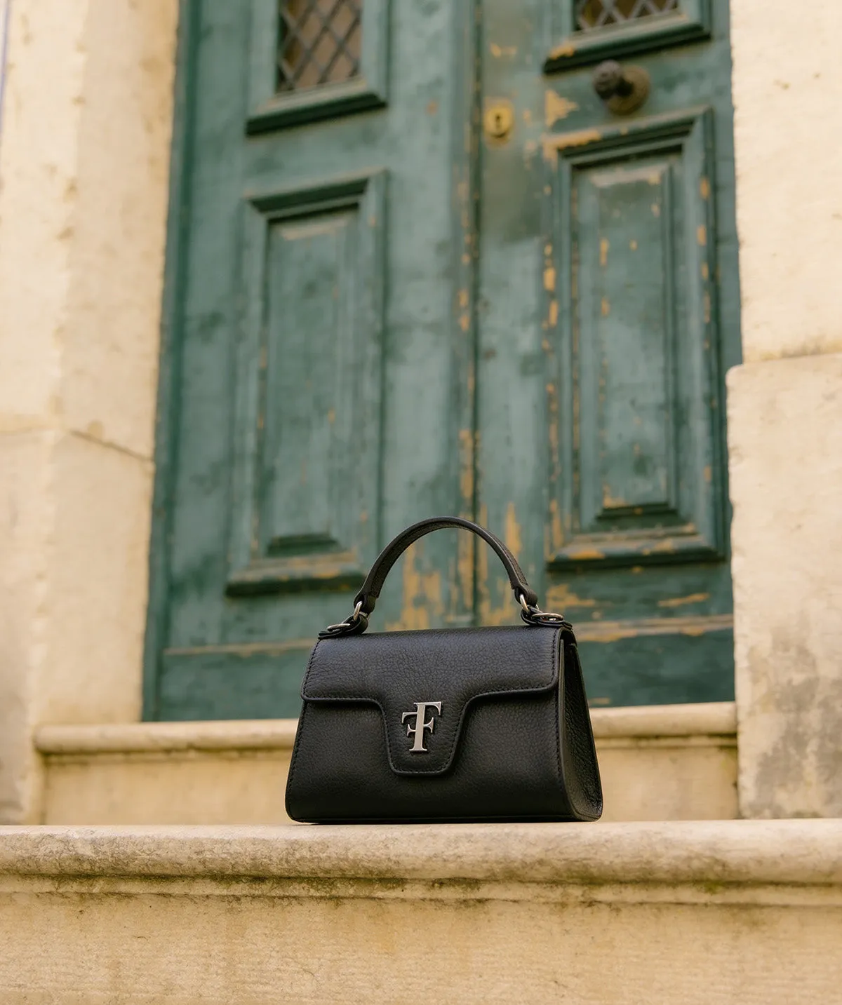 Finsbury FF18 mini tas zwart generfd leer