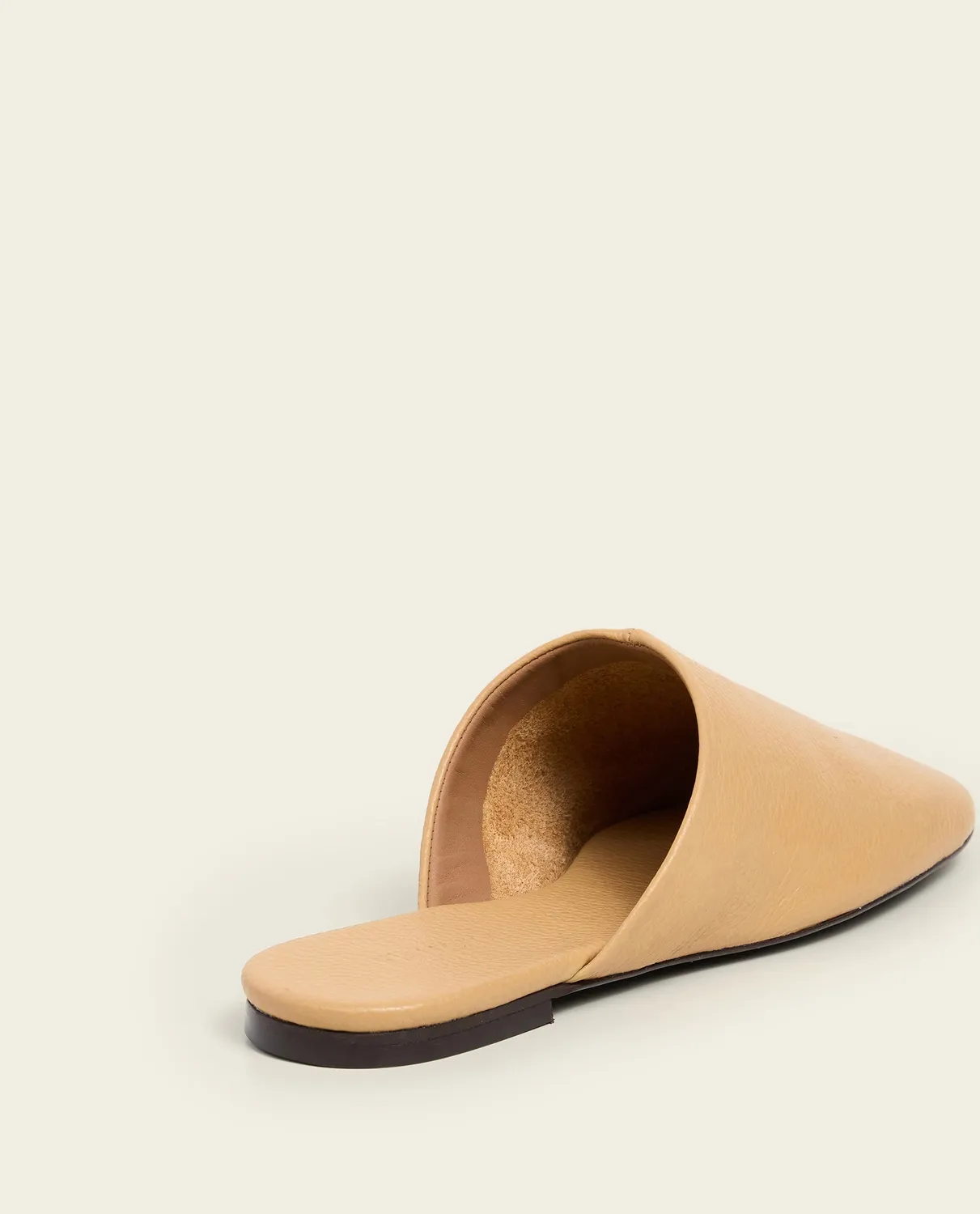Flattered Maurine Grained Leather sloffen biscotti leer