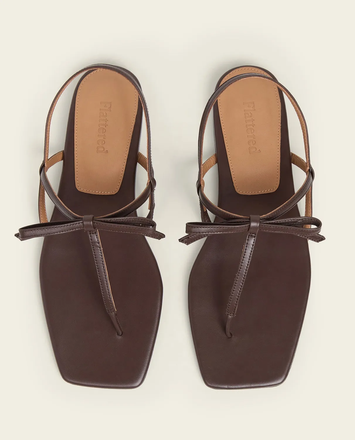 Flattered Sina Leather platte sandalen chocolate leer