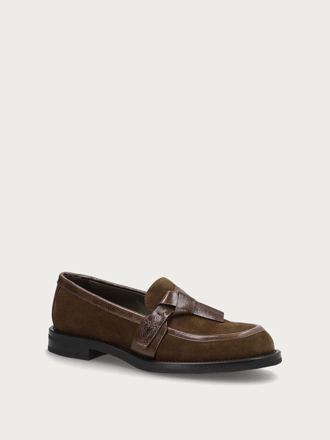 Frau Verona groene suède loafers dames strik