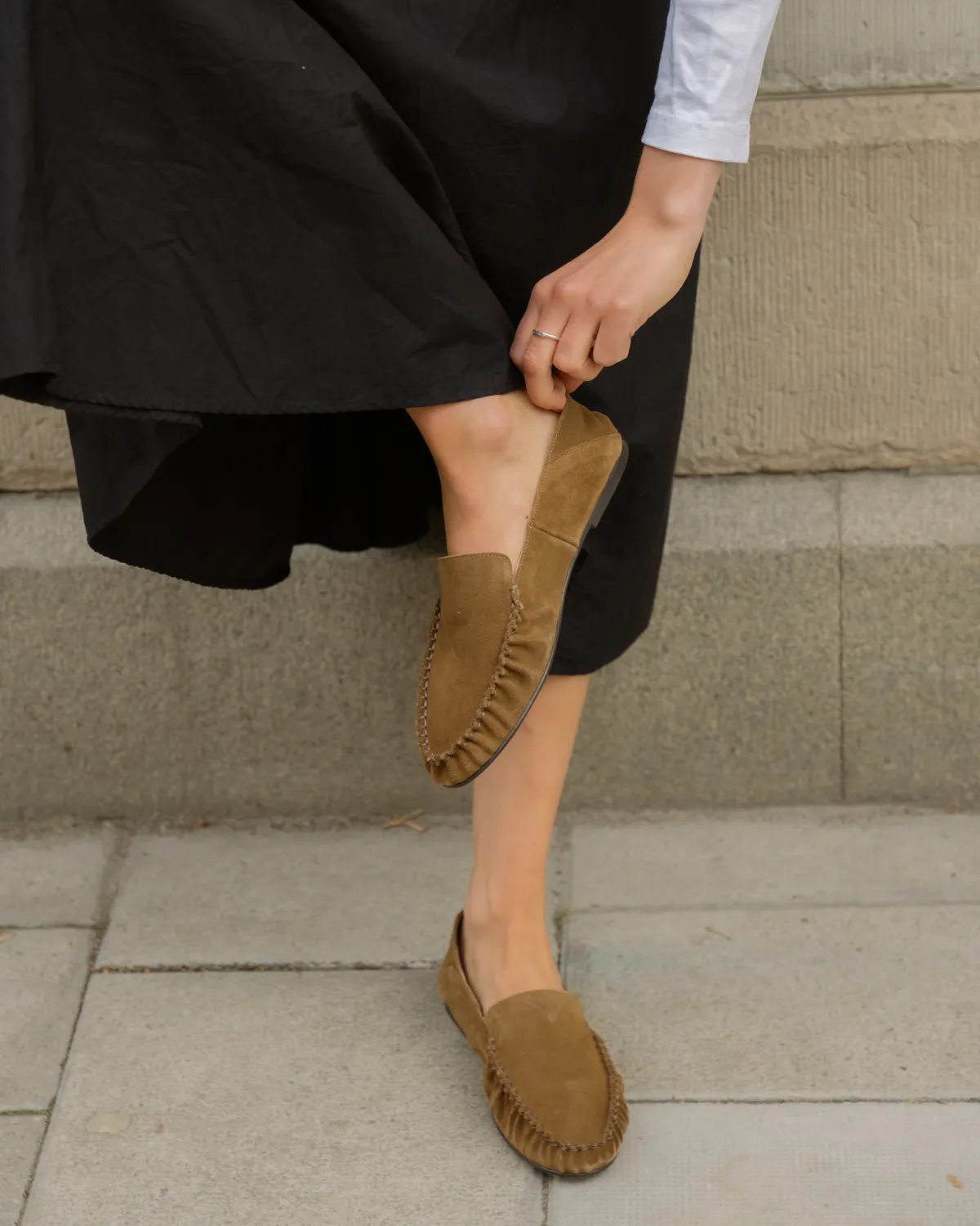 Flattered Bon Bon loafer suède wet sand instapper