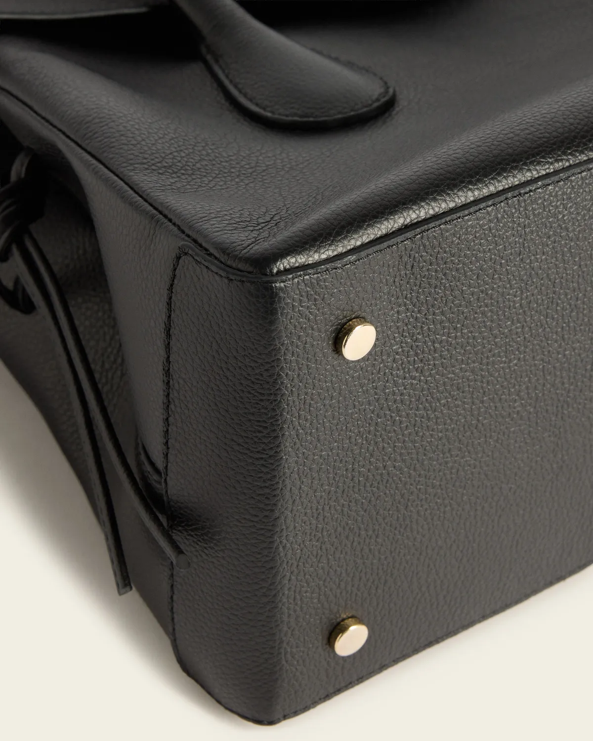 Flattered Lydia tote zwart generfd leer