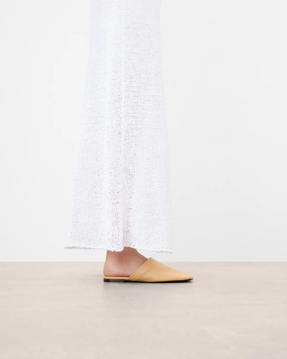 Flattered Maurine Grained Leather sloffen biscotti leer
