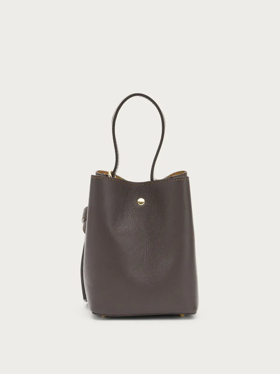 Frau kleine bruine nerfleer bucket tas