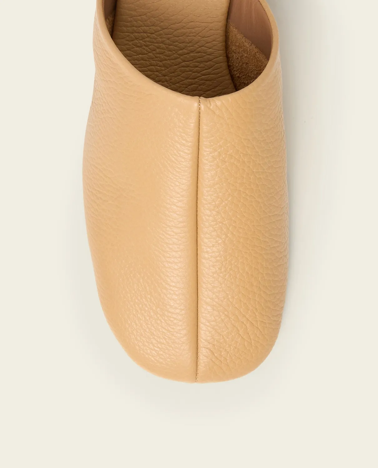 Flattered Maurine Grained Leather sloffen biscotti leer