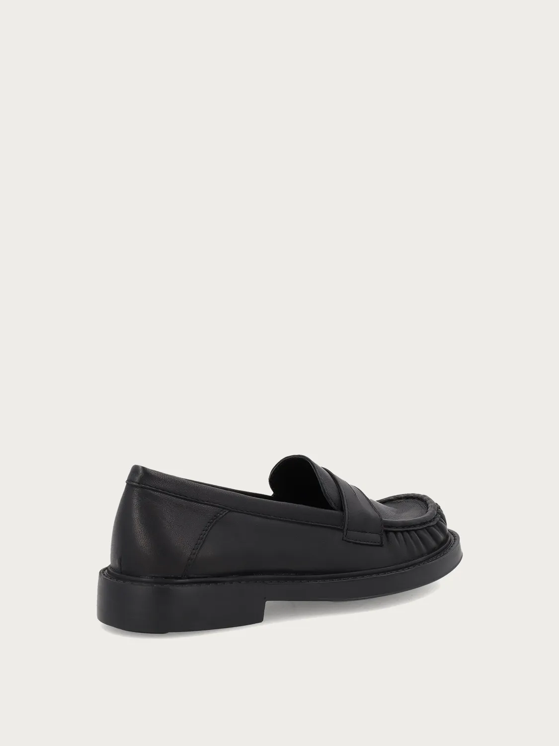 Frau Verona zwarte leren loafers geplooid