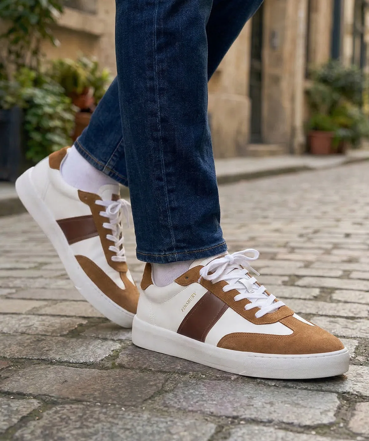 Finsbury Leo sneakers wit bruin leer
