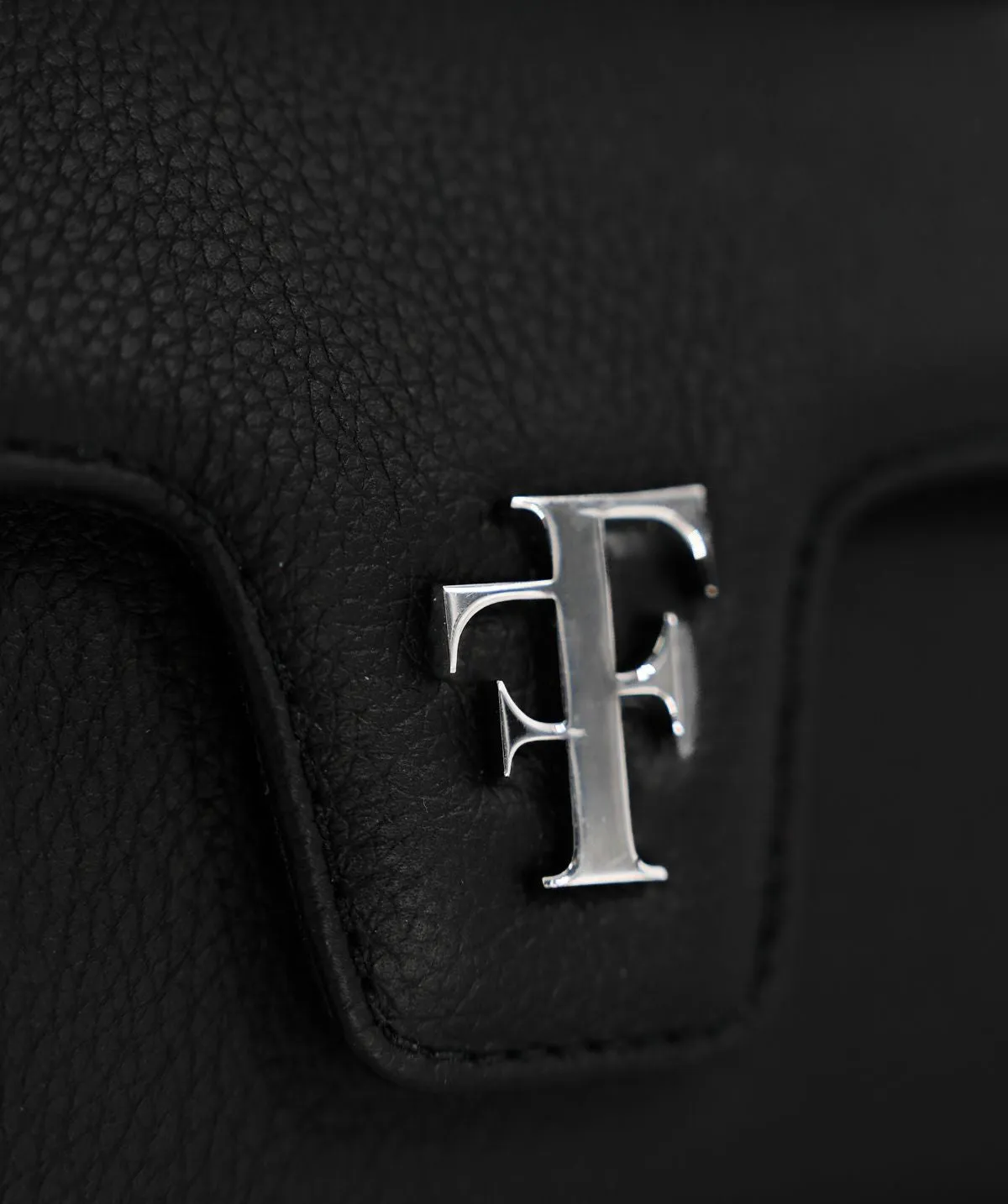 Finsbury FF18 mini tas zwart generfd leer