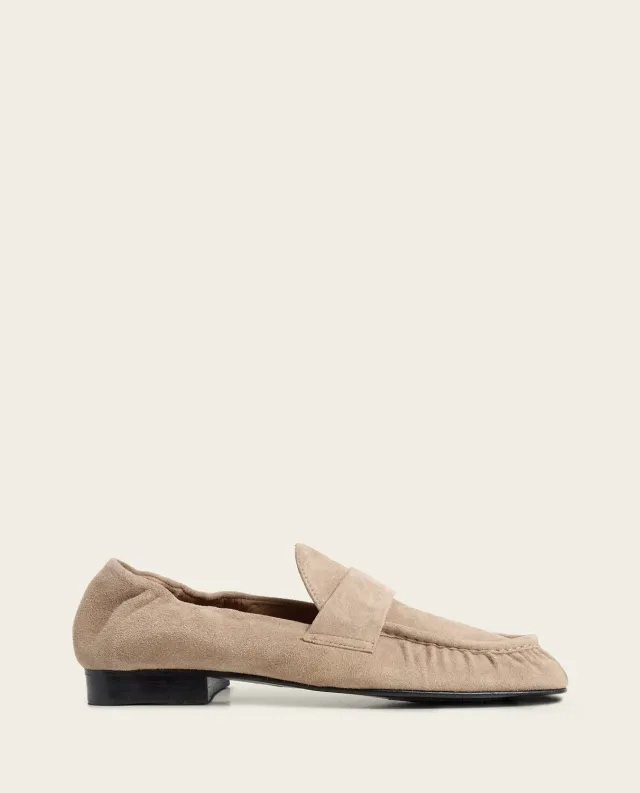 Flattered Samoa loafer zand suède elastiek