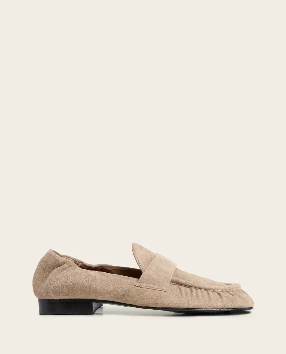 Flattered Samoa loafer zand suède elastiek