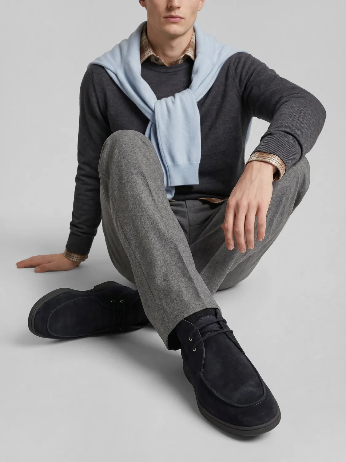 Frau Verona middernachtblauwe suède desert boots