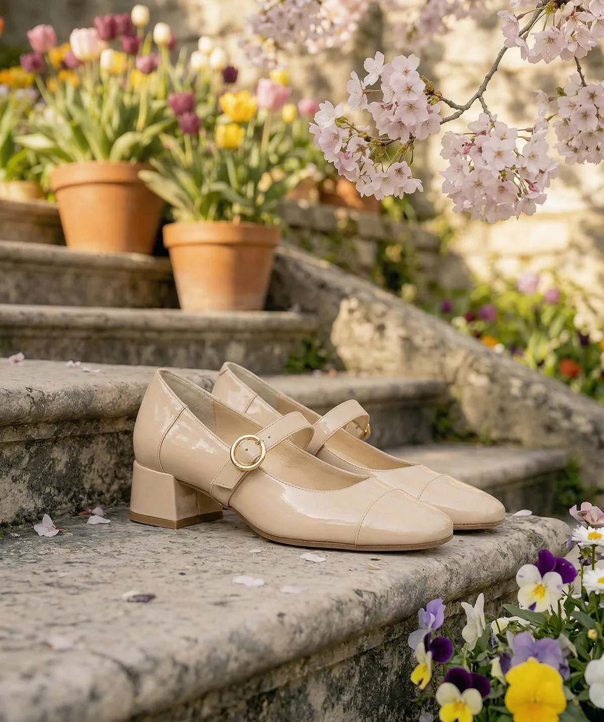 Finsbury Melissa pumps nude lakleer bandje 3 cm