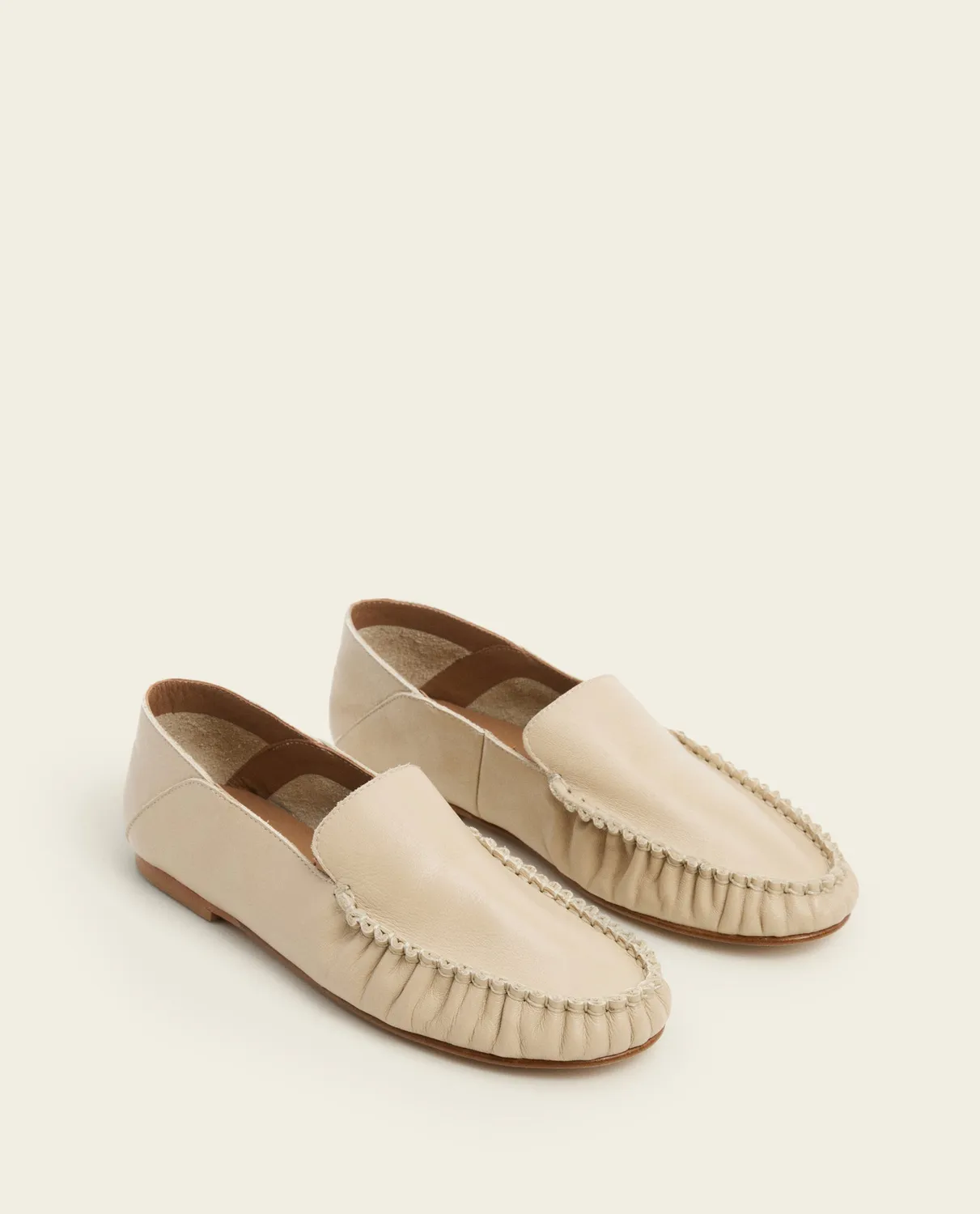 Flattered Bon Bon loafers beige leer plat