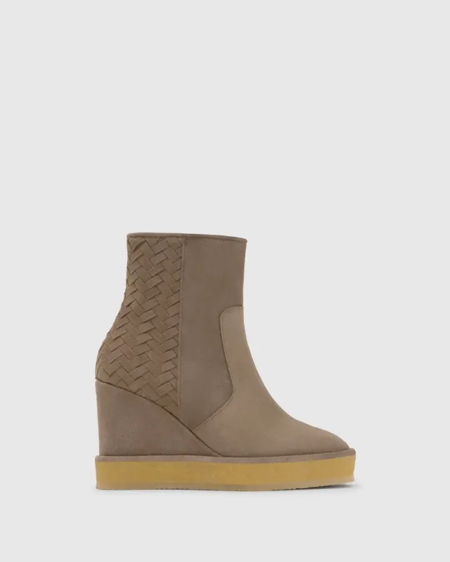 Castaner Brelia 186 enkellaars taupe suède sleehak