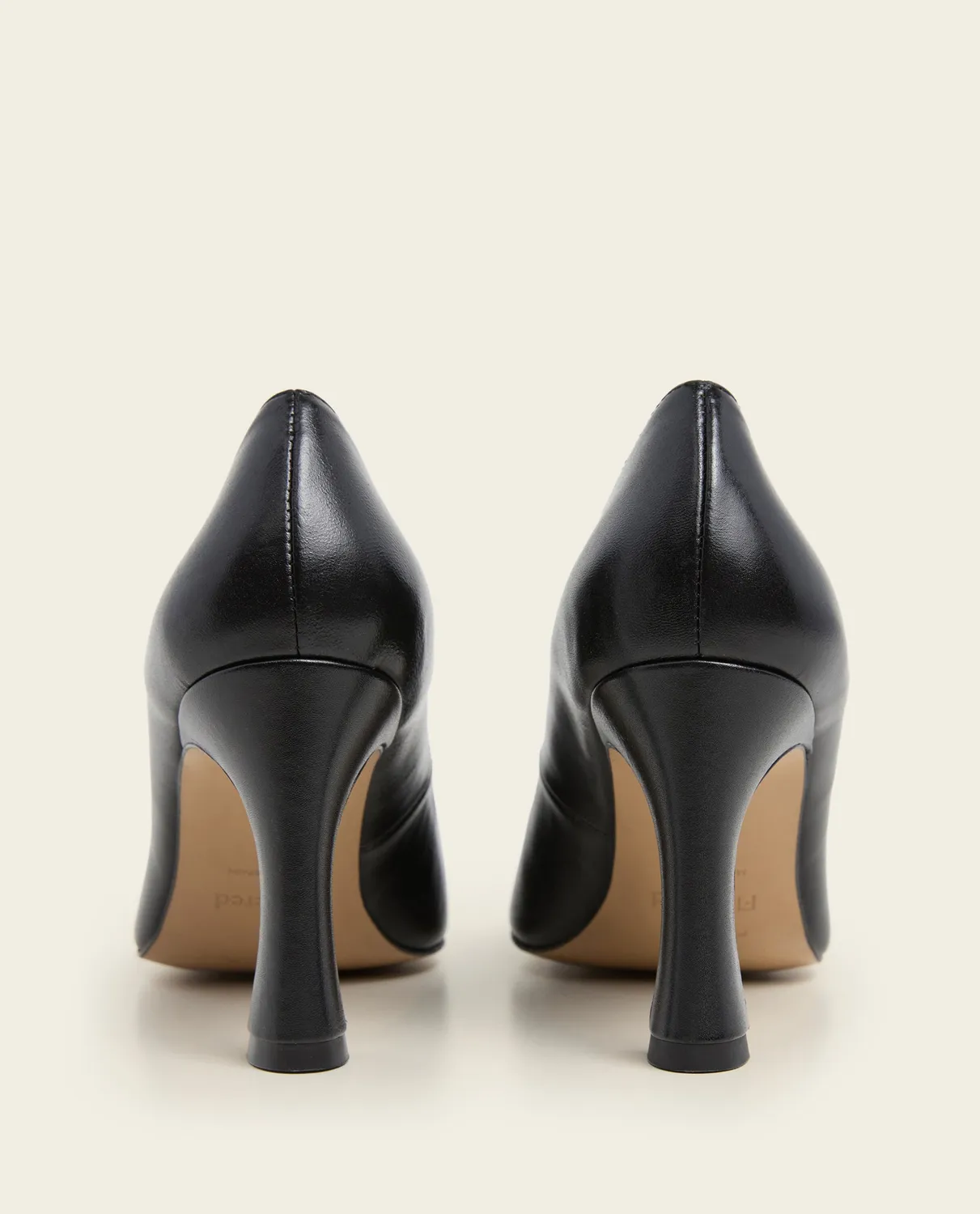 Flattered Leonie Leather Black pumps zwart leer puntneus