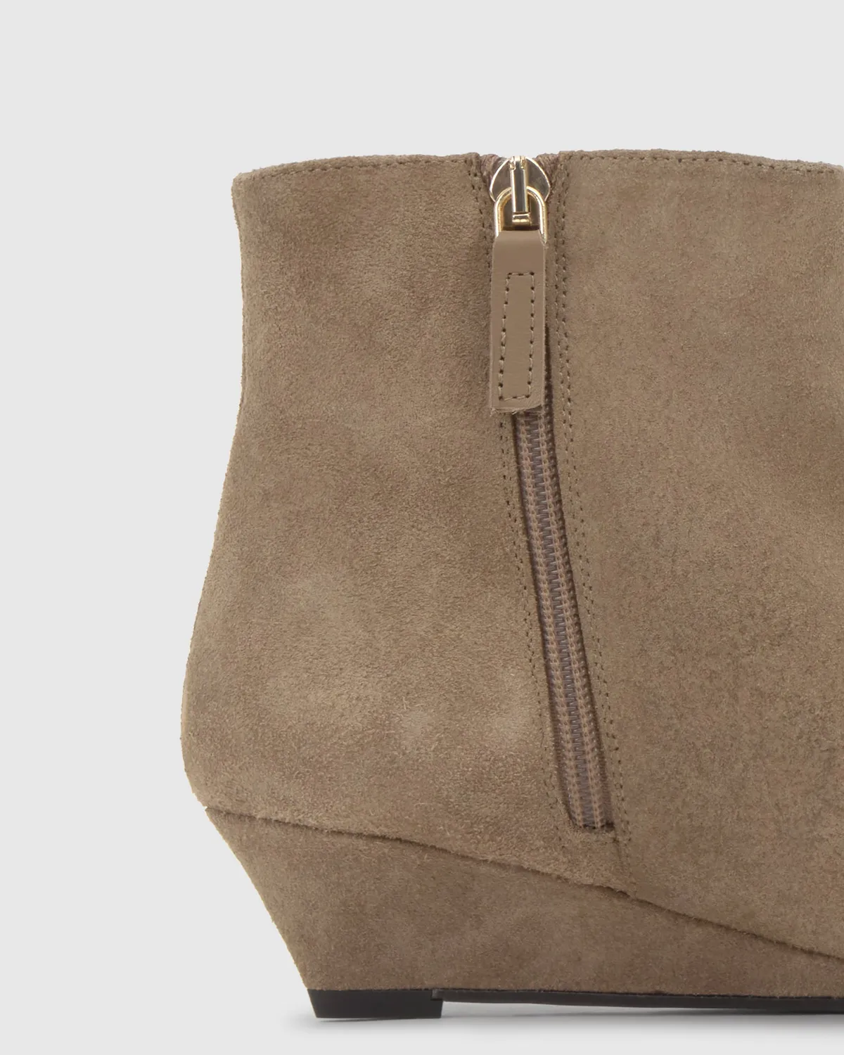 Castaner Tina 186 enkellaars taupe suède 4 cm