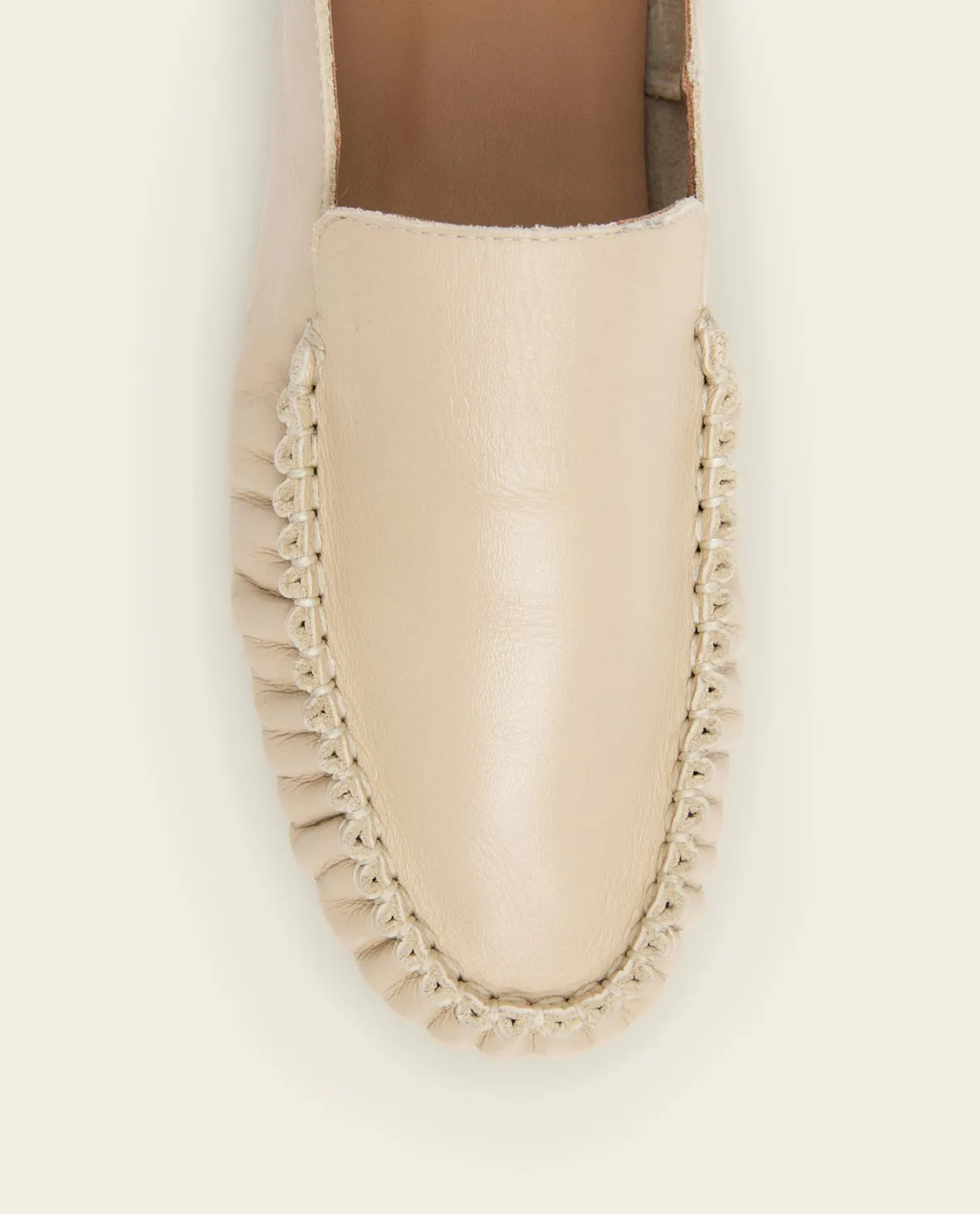 Flattered Bon Bon loafers beige leer plat