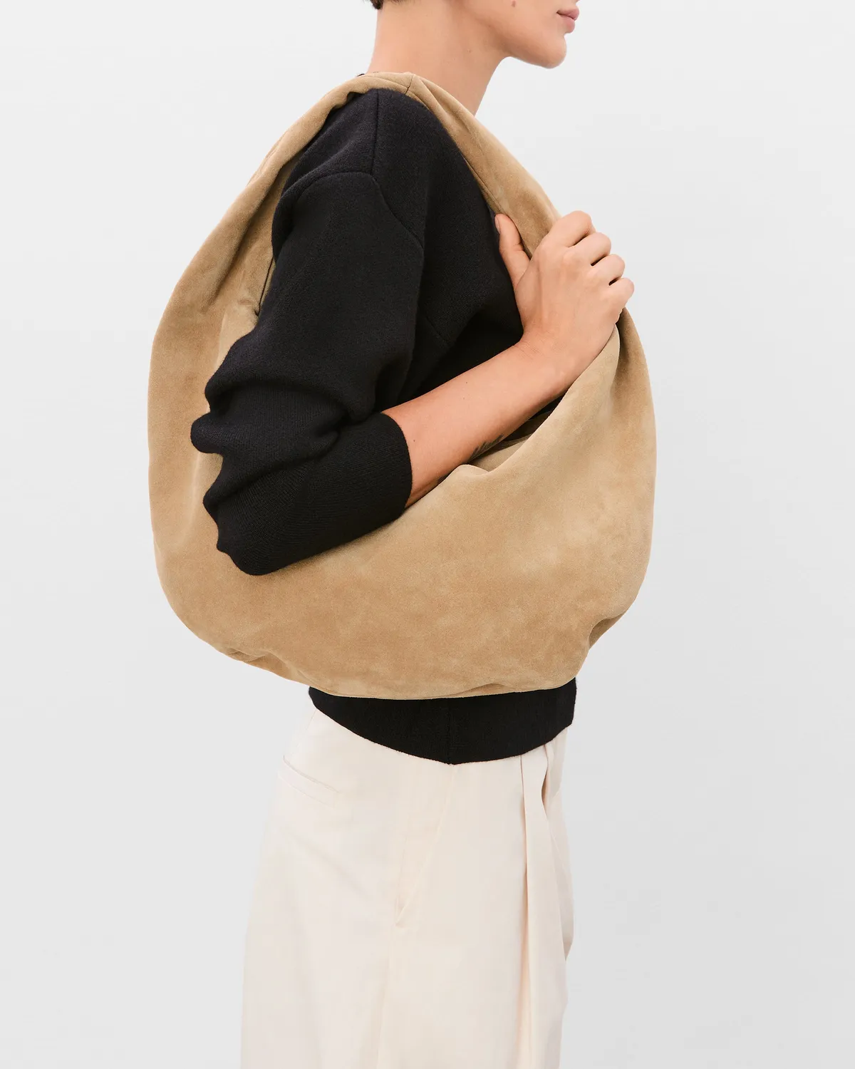 Flattered Alva Shoulder Bag Suede Sand tas zand suede