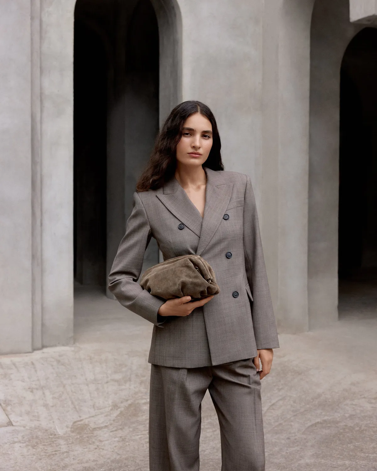 Castaner Big Victoire 186 clutch suède taupe